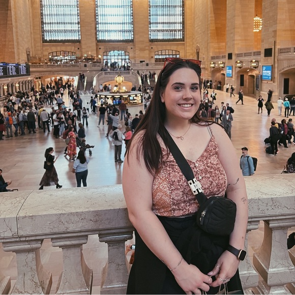 Meet your Posher, Jess - Picture 2 of 5